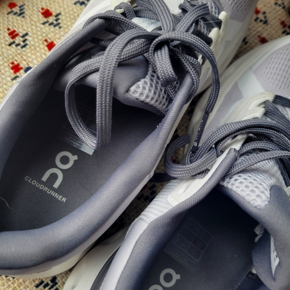 On Running Shoes - Picture 2 of 5